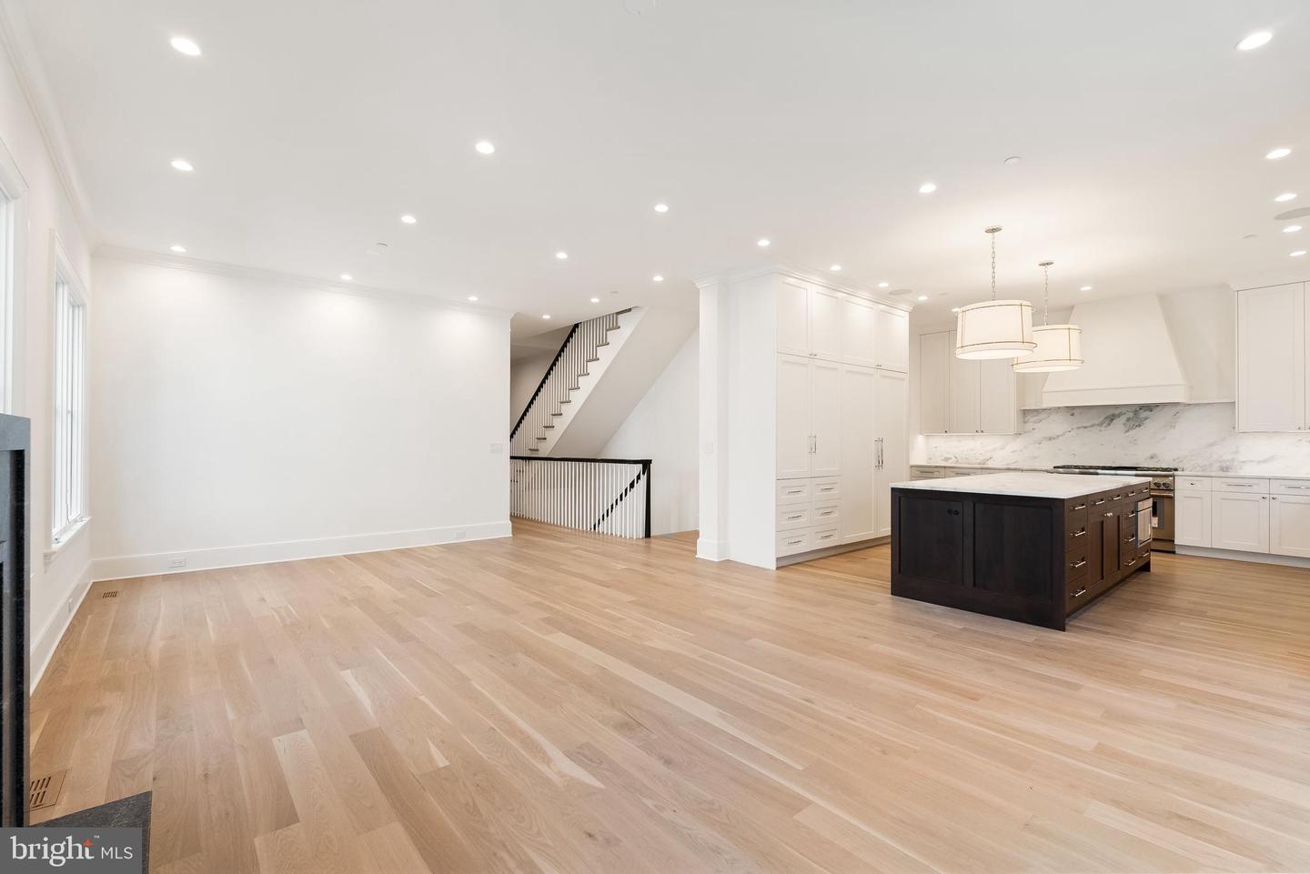 4905 VAN NESS ST NW, WASHINGTON, District Of Columbia 20016, 5 Bedrooms Bedrooms, ,5 BathroomsBathrooms,Residential,For sale,4905 VAN NESS ST NW,DCDC2201834 MLS # DCDC2201834