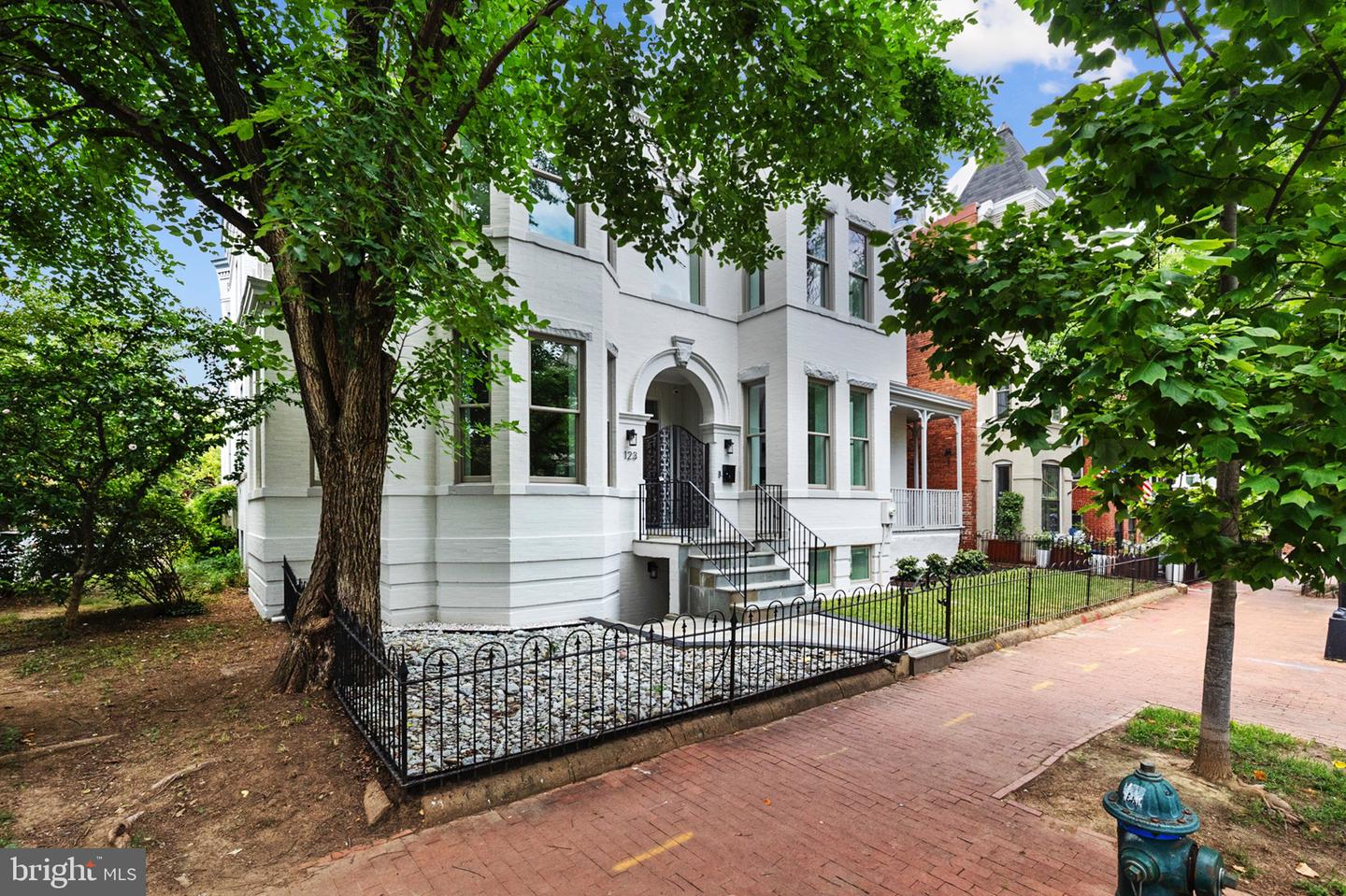 123 13TH ST SE, WASHINGTON, District Of Columbia 20003, 4 Bedrooms Bedrooms, ,3 BathroomsBathrooms,Residential,For sale,123 13TH ST SE,DCDC2203684 MLS # DCDC2203684