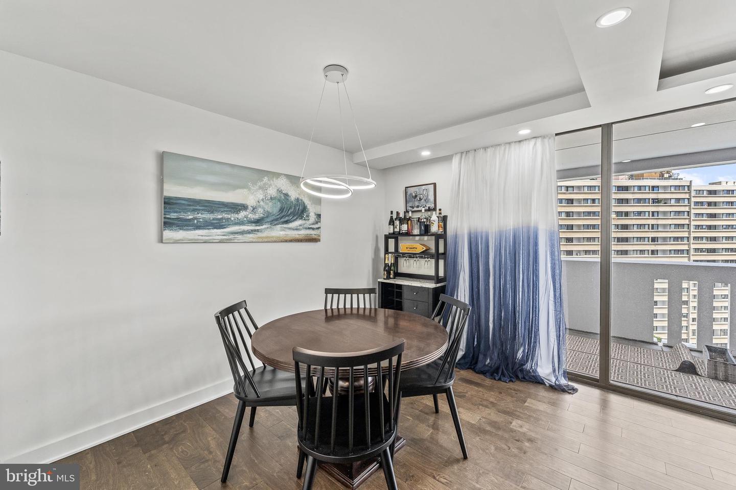 6101 EDSALL RD #1111, ALEXANDRIA, Virginia 22304, 2 Bedrooms Bedrooms, ,2 BathroomsBathrooms,Residential,For sale,6101 EDSALL RD #1111,VAAX2046230 MLS # VAAX2046230