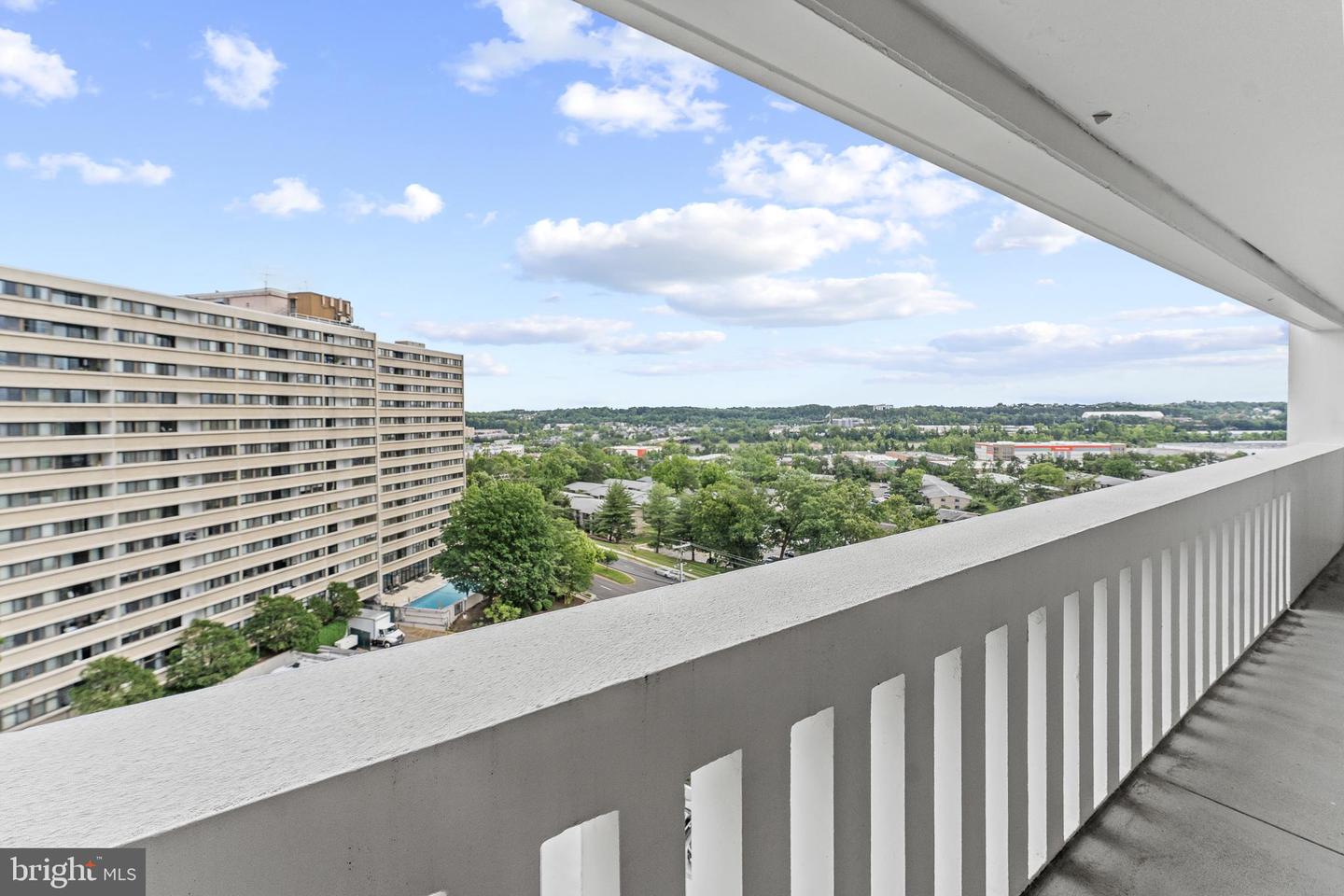 6101 EDSALL RD #1111, ALEXANDRIA, Virginia 22304, 2 Bedrooms Bedrooms, ,2 BathroomsBathrooms,Residential,For sale,6101 EDSALL RD #1111,VAAX2046230 MLS # VAAX2046230