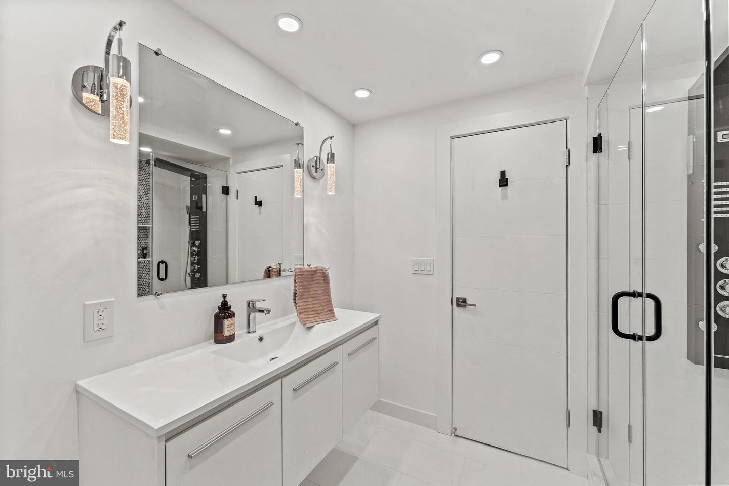 6101 EDSALL RD #1111, ALEXANDRIA, Virginia 22304, 2 Bedrooms Bedrooms, ,2 BathroomsBathrooms,Residential,For sale,6101 EDSALL RD #1111,VAAX2046230 MLS # VAAX2046230
