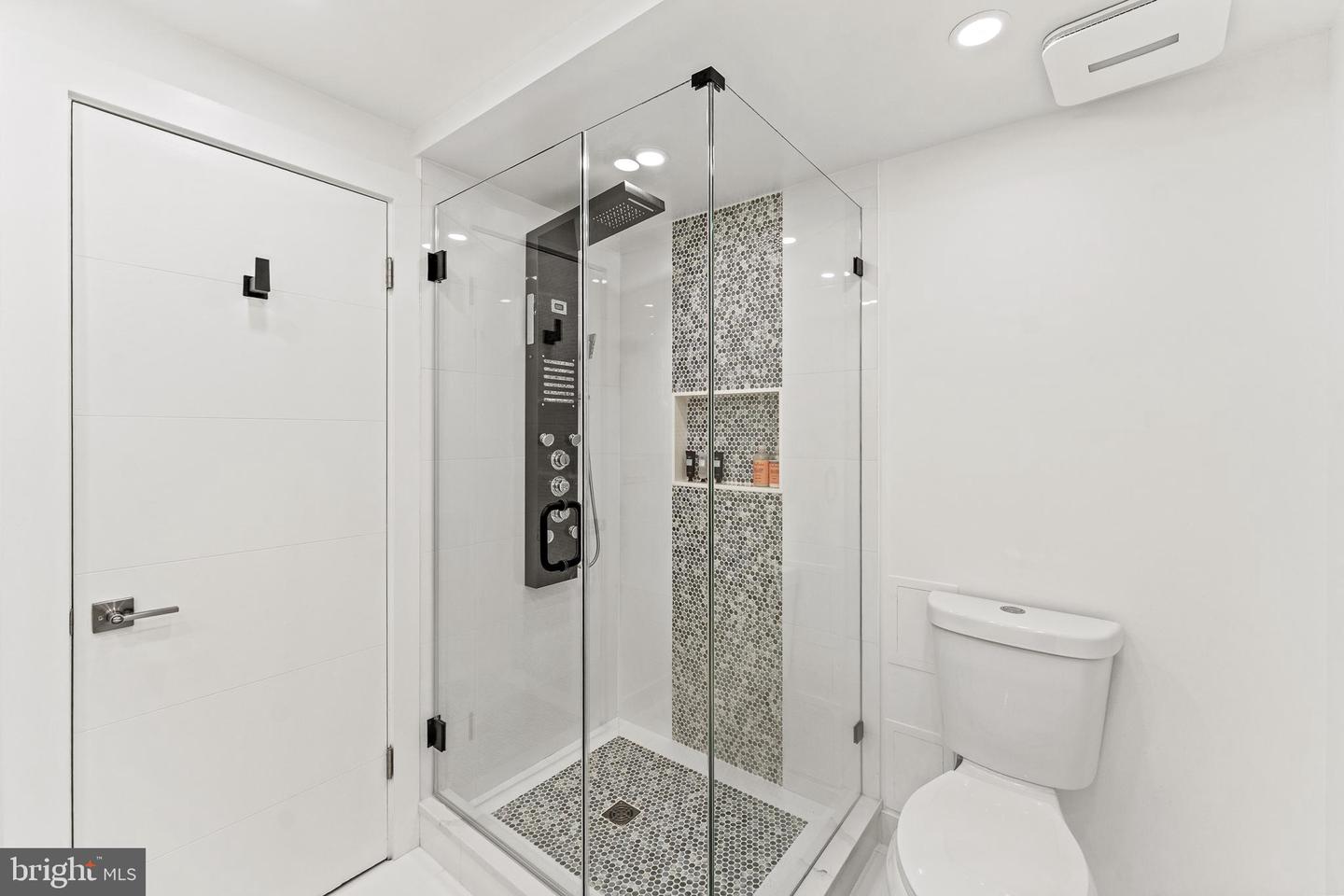 6101 EDSALL RD #1111, ALEXANDRIA, Virginia 22304, 2 Bedrooms Bedrooms, ,2 BathroomsBathrooms,Residential,For sale,6101 EDSALL RD #1111,VAAX2046230 MLS # VAAX2046230
