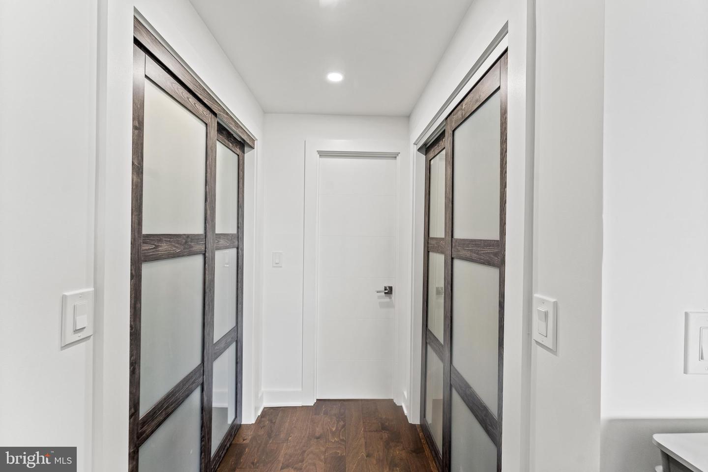6101 EDSALL RD #1111, ALEXANDRIA, Virginia 22304, 2 Bedrooms Bedrooms, ,2 BathroomsBathrooms,Residential,For sale,6101 EDSALL RD #1111,VAAX2046230 MLS # VAAX2046230