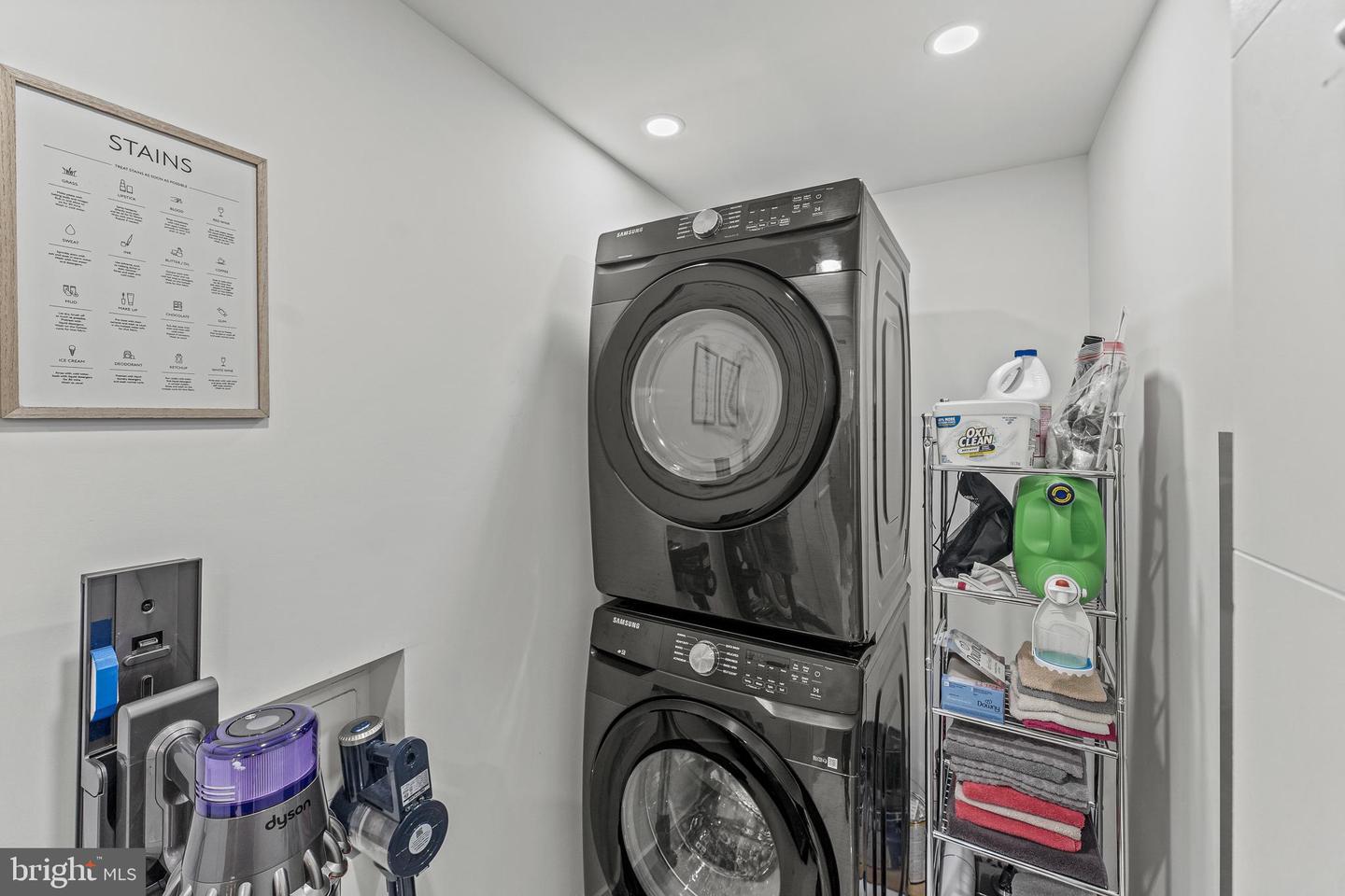 6101 EDSALL RD #1111, ALEXANDRIA, Virginia 22304, 2 Bedrooms Bedrooms, ,2 BathroomsBathrooms,Residential,For sale,6101 EDSALL RD #1111,VAAX2046230 MLS # VAAX2046230