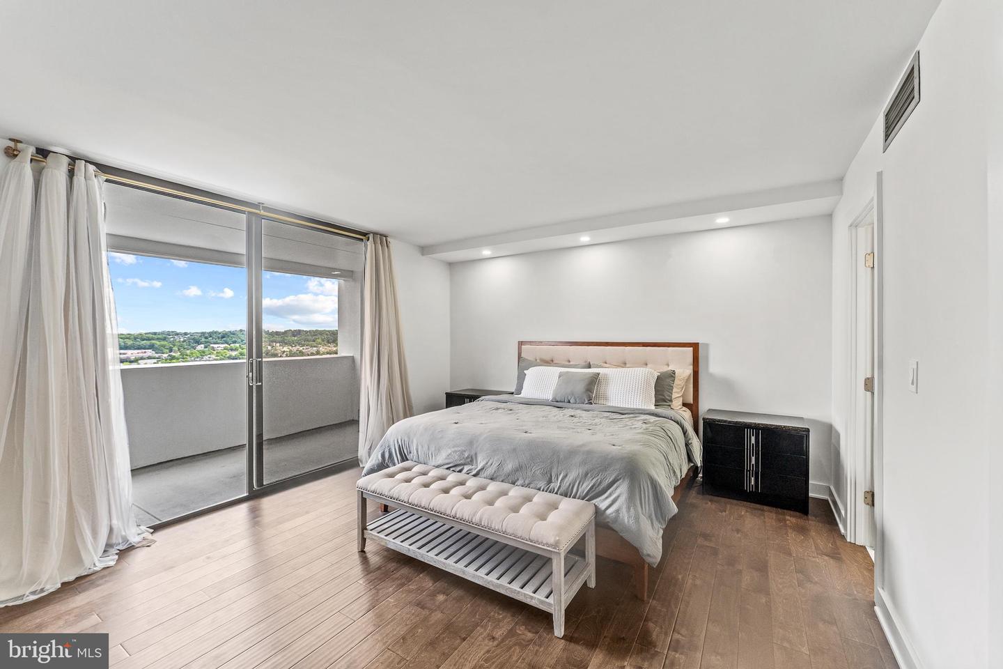6101 EDSALL RD #1111, ALEXANDRIA, Virginia 22304, 2 Bedrooms Bedrooms, ,2 BathroomsBathrooms,Residential,For sale,6101 EDSALL RD #1111,VAAX2046230 MLS # VAAX2046230