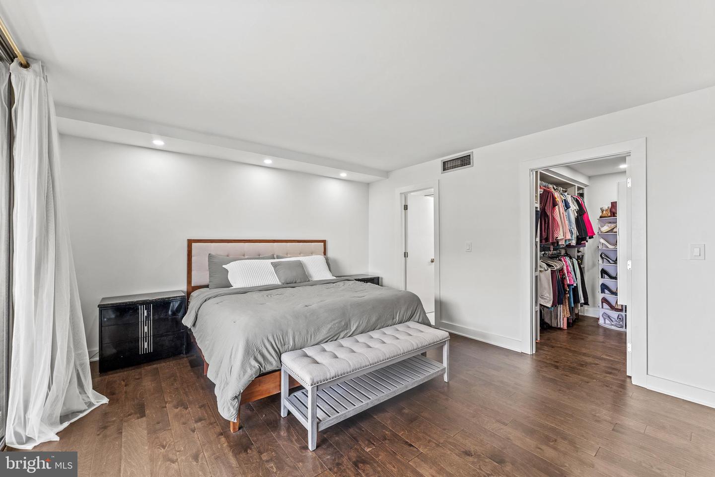 6101 EDSALL RD #1111, ALEXANDRIA, Virginia 22304, 2 Bedrooms Bedrooms, ,2 BathroomsBathrooms,Residential,For sale,6101 EDSALL RD #1111,VAAX2046230 MLS # VAAX2046230