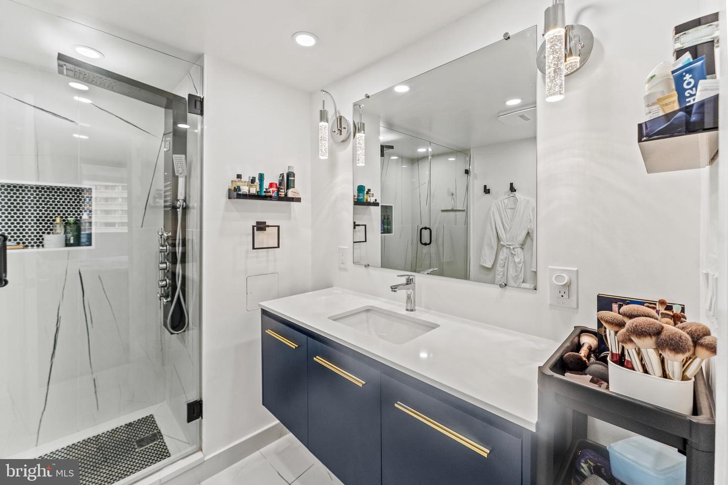 6101 EDSALL RD #1111, ALEXANDRIA, Virginia 22304, 2 Bedrooms Bedrooms, ,2 BathroomsBathrooms,Residential,For sale,6101 EDSALL RD #1111,VAAX2046230 MLS # VAAX2046230