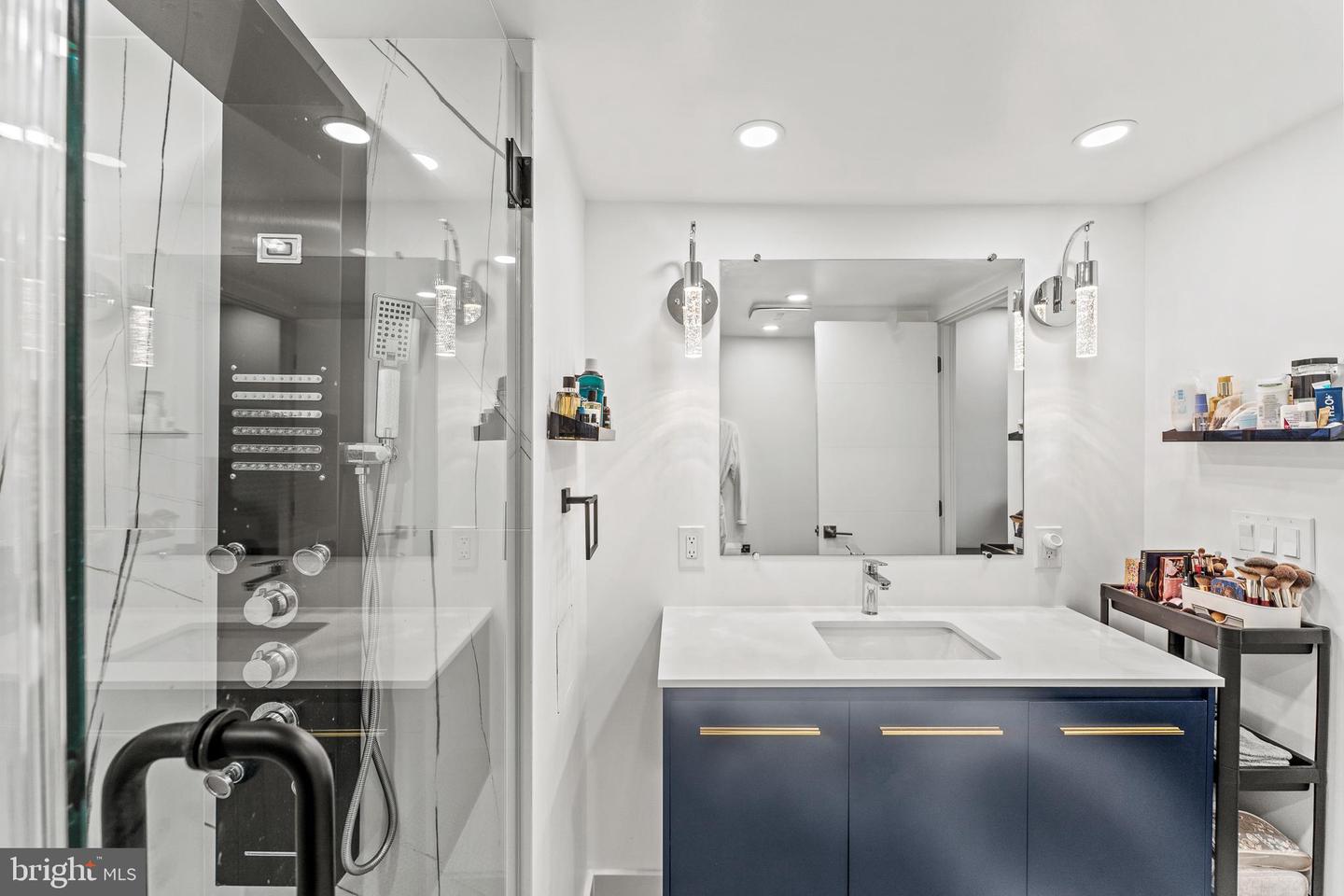 6101 EDSALL RD #1111, ALEXANDRIA, Virginia 22304, 2 Bedrooms Bedrooms, ,2 BathroomsBathrooms,Residential,For sale,6101 EDSALL RD #1111,VAAX2046230 MLS # VAAX2046230