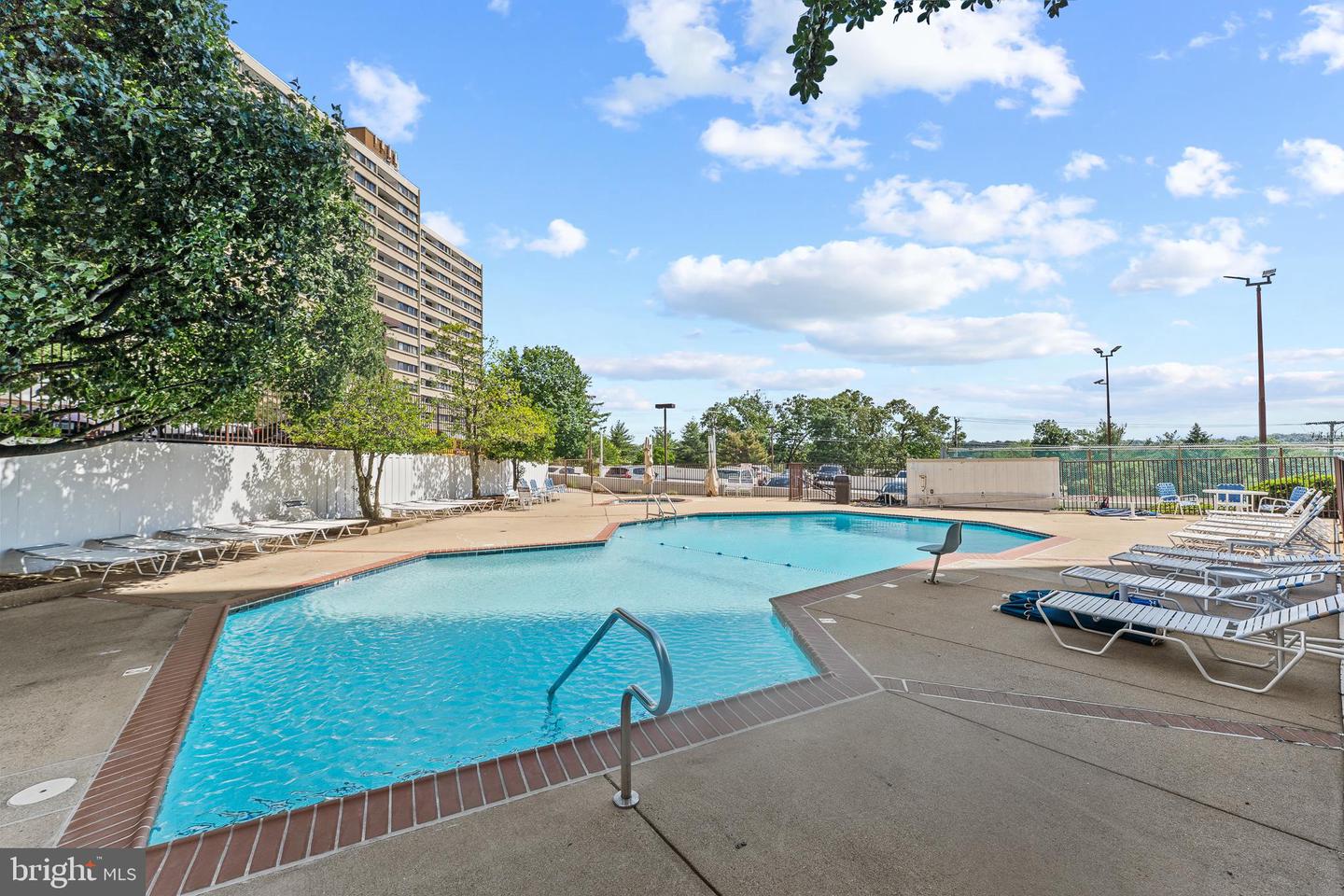 6101 EDSALL RD #1111, ALEXANDRIA, Virginia 22304, 2 Bedrooms Bedrooms, ,2 BathroomsBathrooms,Residential,For sale,6101 EDSALL RD #1111,VAAX2046230 MLS # VAAX2046230