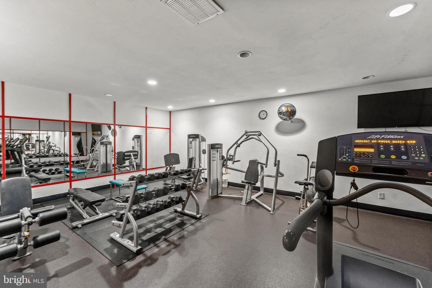 6101 EDSALL RD #1111, ALEXANDRIA, Virginia 22304, 2 Bedrooms Bedrooms, ,2 BathroomsBathrooms,Residential,For sale,6101 EDSALL RD #1111,VAAX2046230 MLS # VAAX2046230