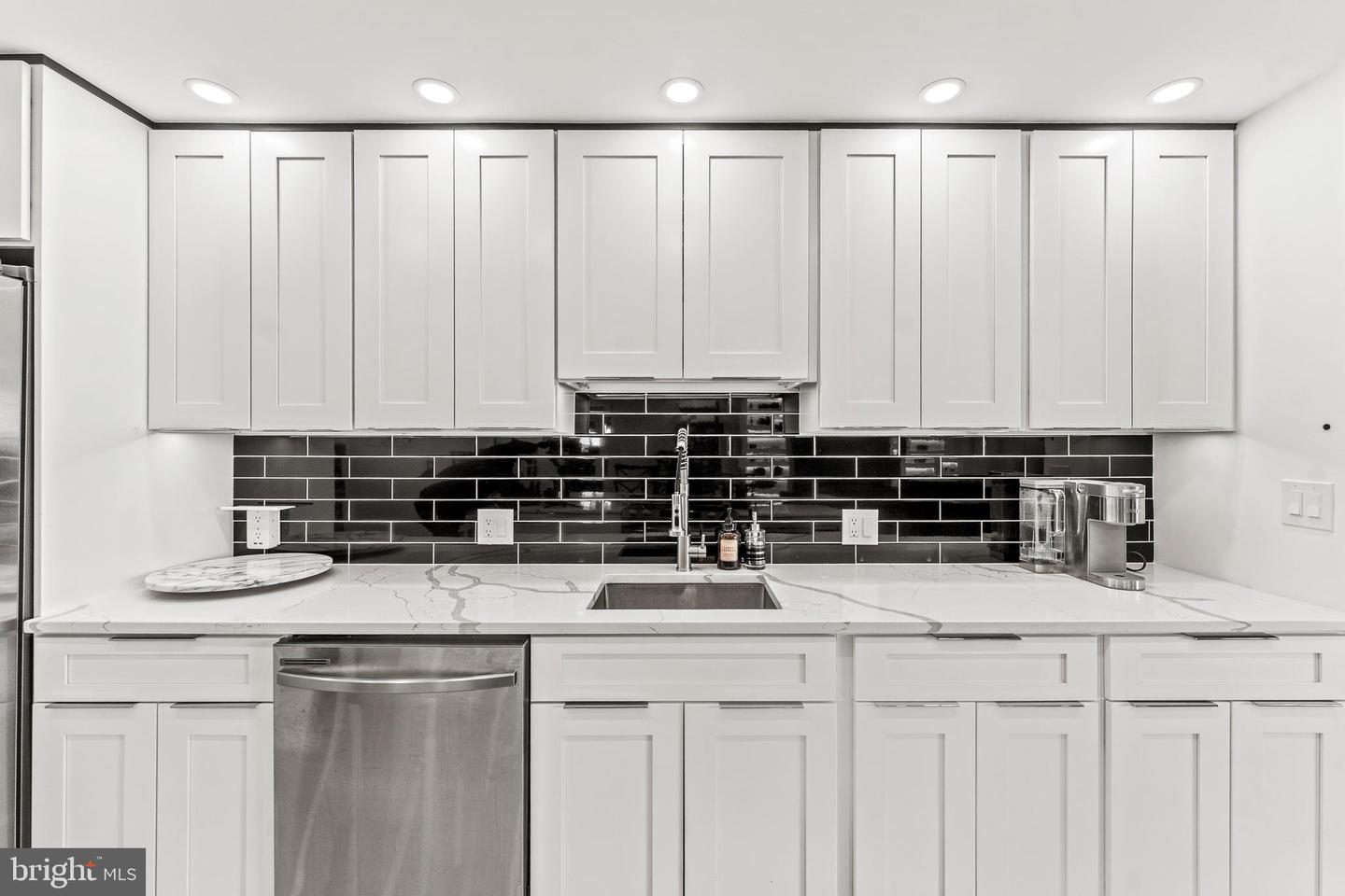6101 EDSALL RD #1111, ALEXANDRIA, Virginia 22304, 2 Bedrooms Bedrooms, ,2 BathroomsBathrooms,Residential,For sale,6101 EDSALL RD #1111,VAAX2046230 MLS # VAAX2046230