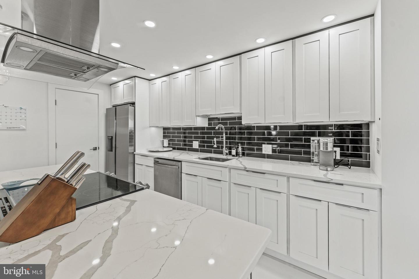 6101 EDSALL RD #1111, ALEXANDRIA, Virginia 22304, 2 Bedrooms Bedrooms, ,2 BathroomsBathrooms,Residential,For sale,6101 EDSALL RD #1111,VAAX2046230 MLS # VAAX2046230