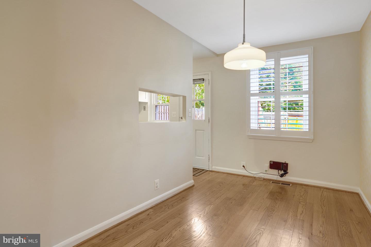 4725 31ST ST S, ARLINGTON, Virginia 22206, 2 Bedrooms Bedrooms, ,2 BathroomsBathrooms,Residential,For sale,4725 31ST ST S,VAAR2059090 MLS # VAAR2059090