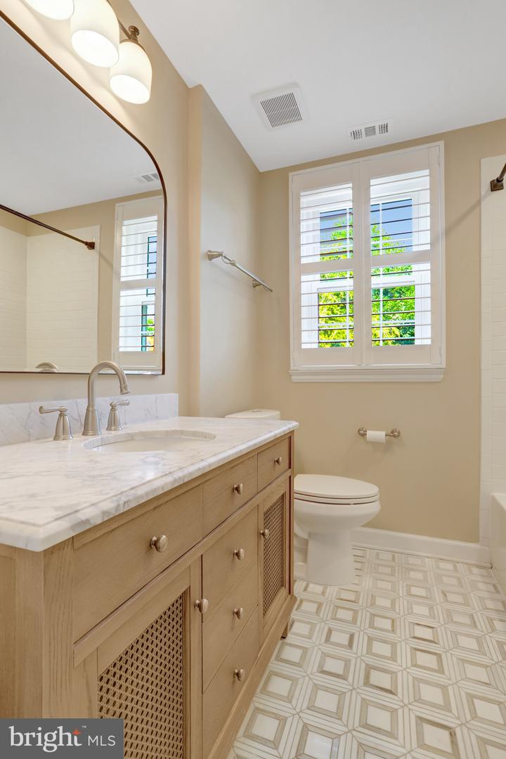 4725 31ST ST S, ARLINGTON, Virginia 22206, 2 Bedrooms Bedrooms, ,2 BathroomsBathrooms,Residential,For sale,4725 31ST ST S,VAAR2059090 MLS # VAAR2059090