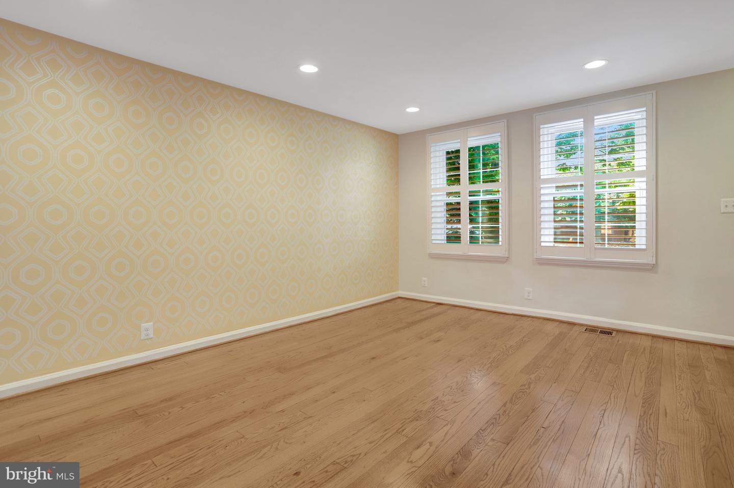 4725 31ST ST S, ARLINGTON, Virginia 22206, 2 Bedrooms Bedrooms, ,2 BathroomsBathrooms,Residential,For sale,4725 31ST ST S,VAAR2059090 MLS # VAAR2059090