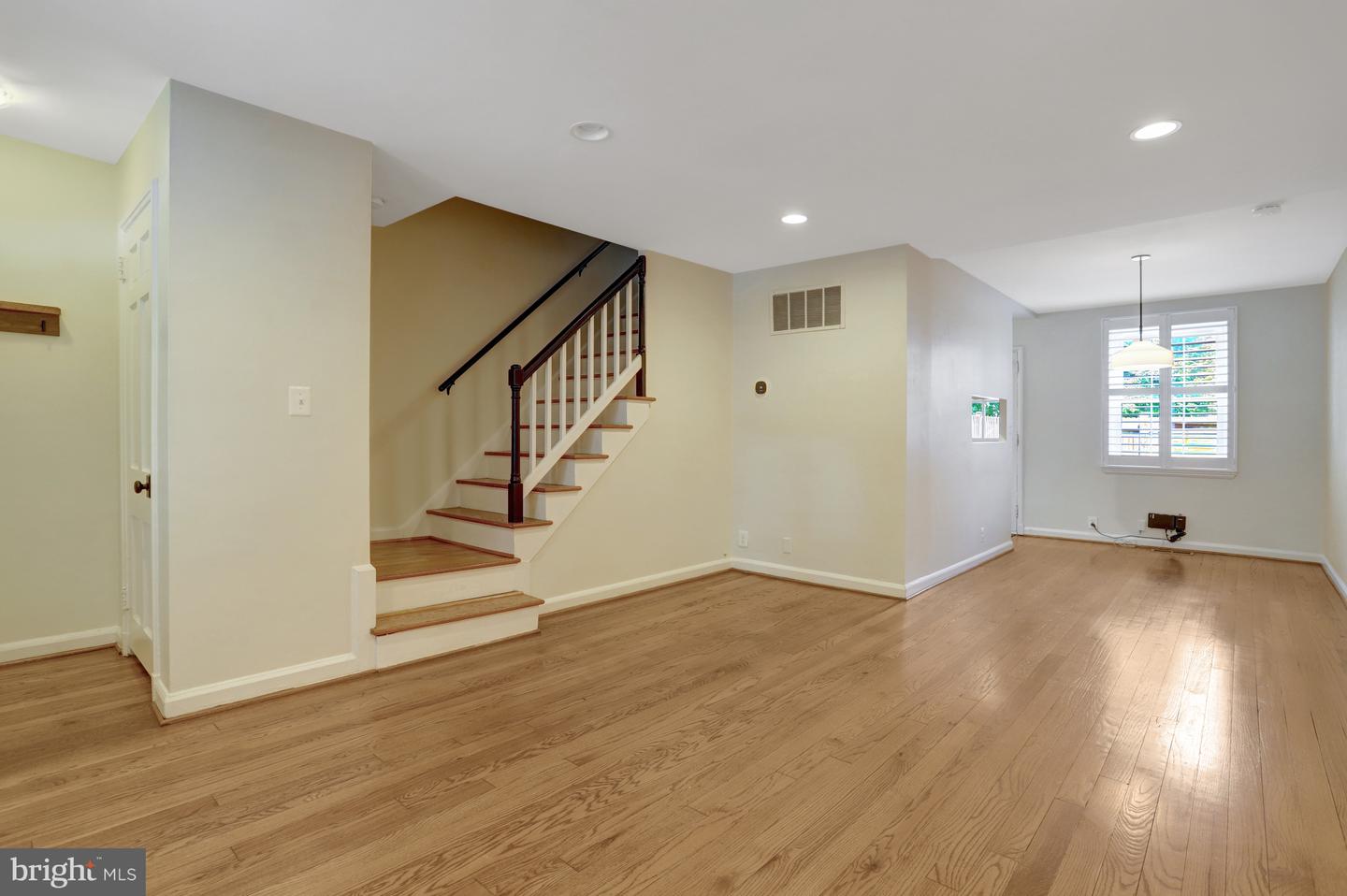 4725 31ST ST S, ARLINGTON, Virginia 22206, 2 Bedrooms Bedrooms, ,2 BathroomsBathrooms,Residential,For sale,4725 31ST ST S,VAAR2059090 MLS # VAAR2059090