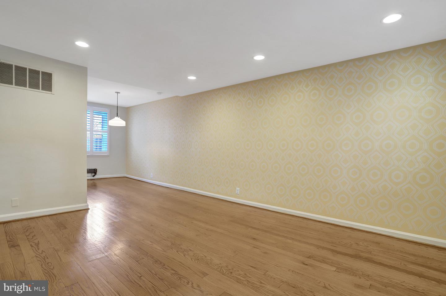 4725 31ST ST S, ARLINGTON, Virginia 22206, 2 Bedrooms Bedrooms, ,2 BathroomsBathrooms,Residential,For sale,4725 31ST ST S,VAAR2059090 MLS # VAAR2059090