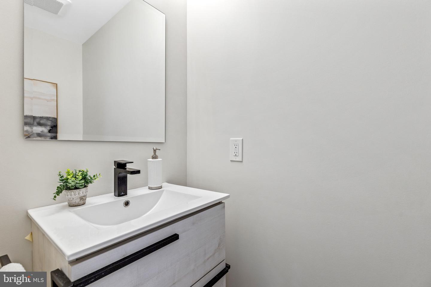 3525 16TH ST NW, WASHINGTON, District Of Columbia 20010, 4 Bedrooms Bedrooms, ,3 BathroomsBathrooms,Residential,For sale,3525 16TH ST NW,DCDC2205676 MLS # DCDC2205676
