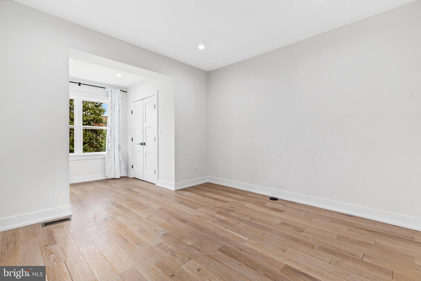 3525 16TH ST NW, WASHINGTON, District Of Columbia 20010, 4 Bedrooms Bedrooms, ,3 BathroomsBathrooms,Residential,For sale,3525 16TH ST NW,DCDC2205676 MLS # DCDC2205676