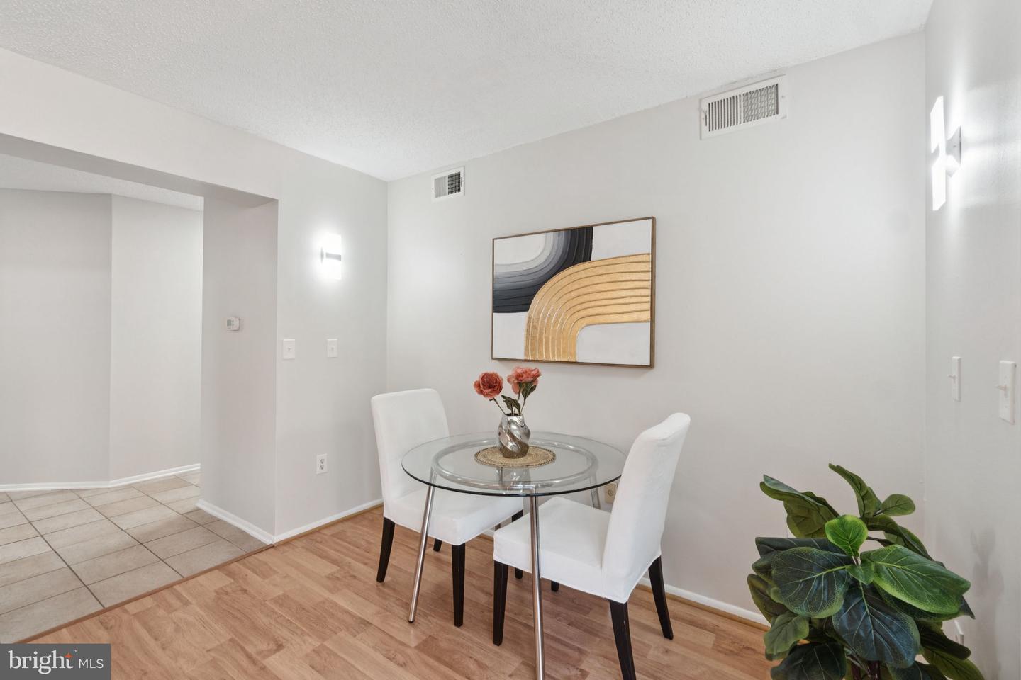 1001 N VERMONT ST #212, ARLINGTON, Virginia 22201, 1 Bedroom Bedrooms, ,1 BathroomBathrooms,Residential,For sale,1001 N VERMONT ST #212,VAAR2059408 MLS # VAAR2059408