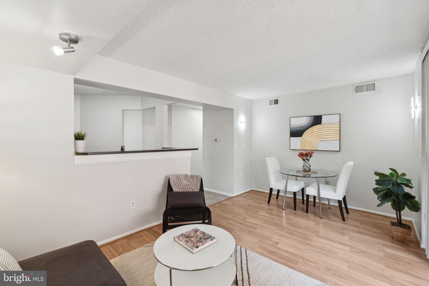1001 N VERMONT ST #212, ARLINGTON, Virginia 22201, 1 Bedroom Bedrooms, ,1 BathroomBathrooms,Residential,For sale,1001 N VERMONT ST #212,VAAR2059408 MLS # VAAR2059408