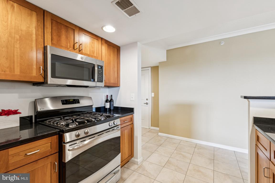 2220 FAIRFAX DR #309, ARLINGTON, Virginia 22201, 1 Bedroom Bedrooms, 4 Rooms Rooms,1 BathroomBathrooms,Residential,For sale,2220 FAIRFAX DR #309,VAAR2060082 MLS # VAAR2060082