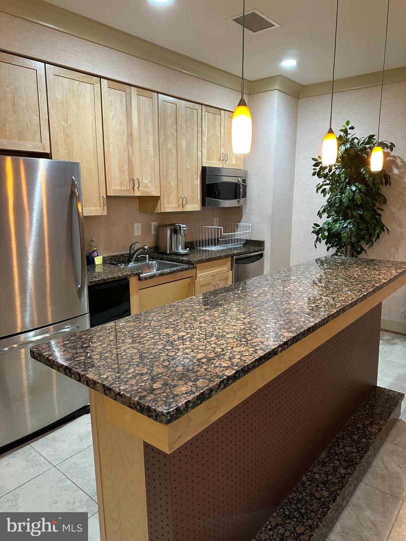 2220 FAIRFAX DR #309, ARLINGTON, Virginia 22201, 1 Bedroom Bedrooms, 4 Rooms Rooms,1 BathroomBathrooms,Residential,For sale,2220 FAIRFAX DR #309,VAAR2060082 MLS # VAAR2060082