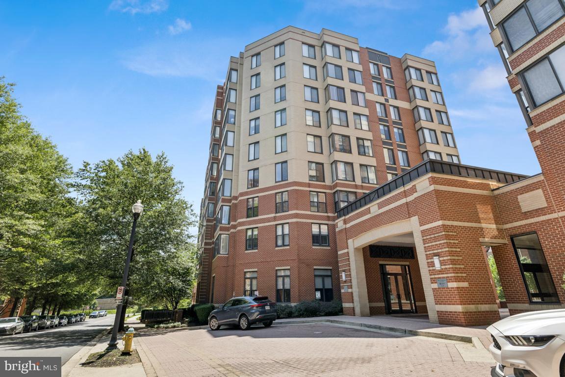 2220 FAIRFAX DR #309, ARLINGTON, Virginia 22201, 1 Bedroom Bedrooms, 4 Rooms Rooms,1 BathroomBathrooms,Residential,For sale,2220 FAIRFAX DR #309,VAAR2060082 MLS # VAAR2060082