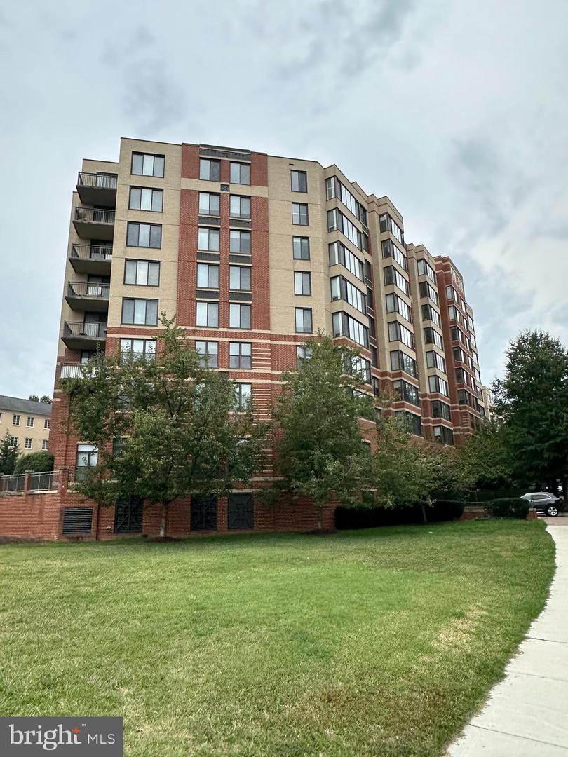 2220 FAIRFAX DR #309, ARLINGTON, Virginia 22201, 1 Bedroom Bedrooms, 4 Rooms Rooms,1 BathroomBathrooms,Residential,For sale,2220 FAIRFAX DR #309,VAAR2060082 MLS # VAAR2060082