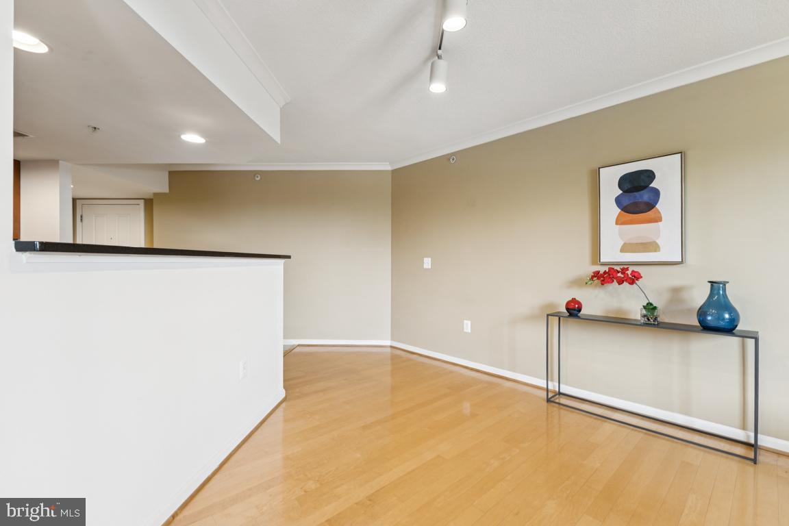 2220 FAIRFAX DR #309, ARLINGTON, Virginia 22201, 1 Bedroom Bedrooms, 4 Rooms Rooms,1 BathroomBathrooms,Residential,For sale,2220 FAIRFAX DR #309,VAAR2060082 MLS # VAAR2060082