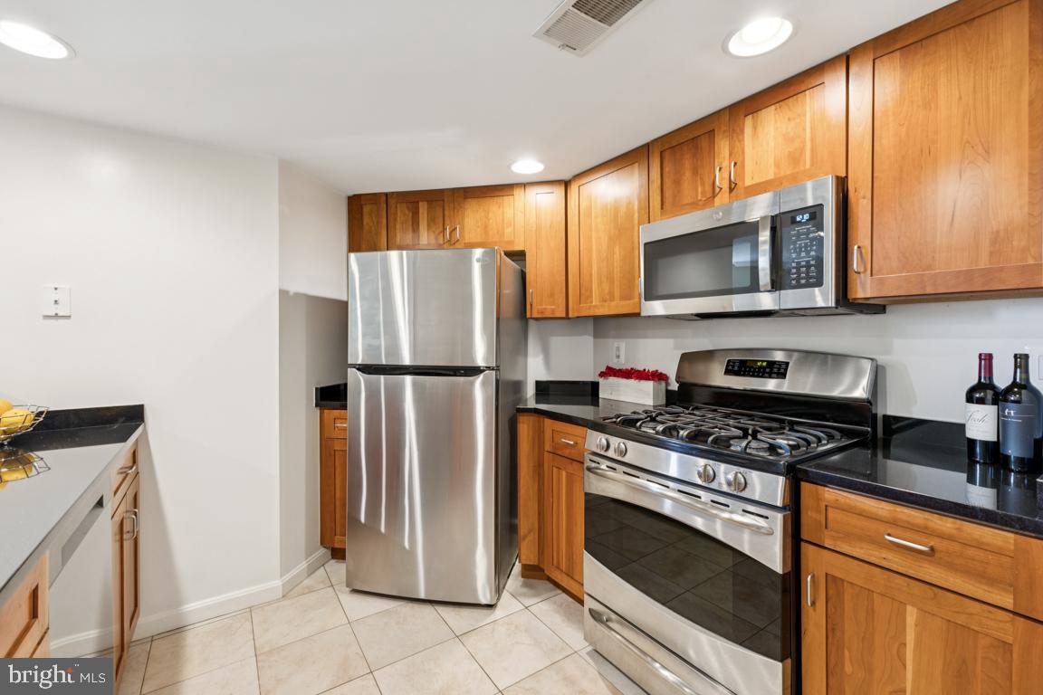 2220 FAIRFAX DR #309, ARLINGTON, Virginia 22201, 1 Bedroom Bedrooms, 4 Rooms Rooms,1 BathroomBathrooms,Residential,For sale,2220 FAIRFAX DR #309,VAAR2060082 MLS # VAAR2060082