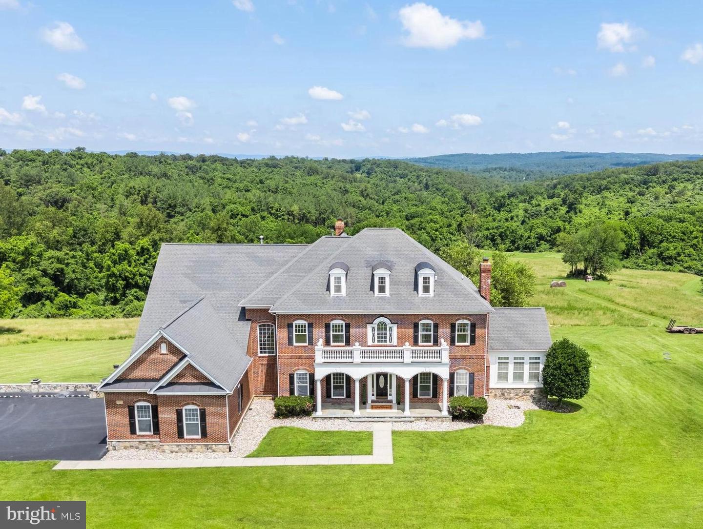 22077 OATLANDS RD, ALDIE, Virginia 20105, 5 Bedrooms Bedrooms, ,5 BathroomsBathrooms,Residential,For sale,22077 OATLANDS RD,VALO2101470 MLS # VALO2101470
