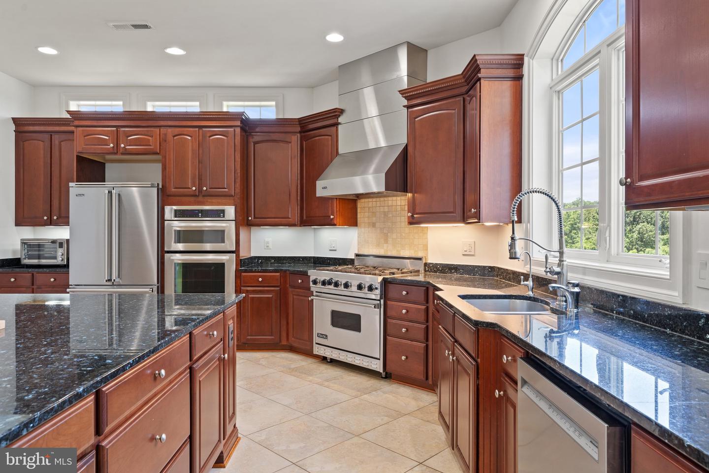 22077 OATLANDS RD, ALDIE, Virginia 20105, 5 Bedrooms Bedrooms, ,5 BathroomsBathrooms,Residential,For sale,22077 OATLANDS RD,VALO2101470 MLS # VALO2101470