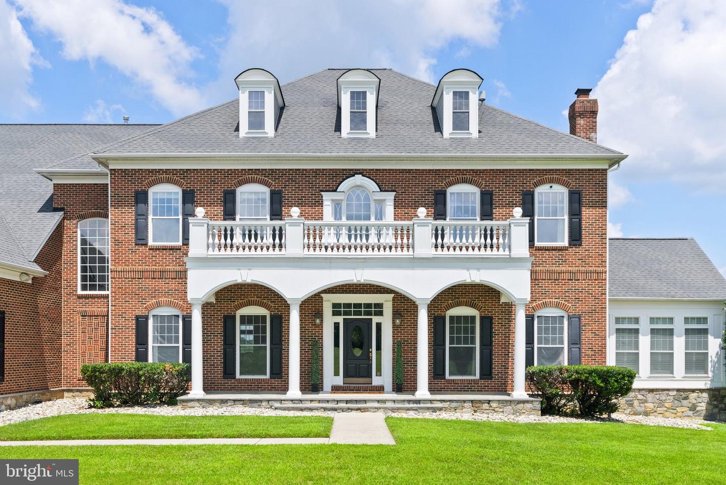22077 OATLANDS RD, ALDIE, Virginia 20105, 5 Bedrooms Bedrooms, ,5 BathroomsBathrooms,Residential,For sale,22077 OATLANDS RD,VALO2101470 MLS # VALO2101470