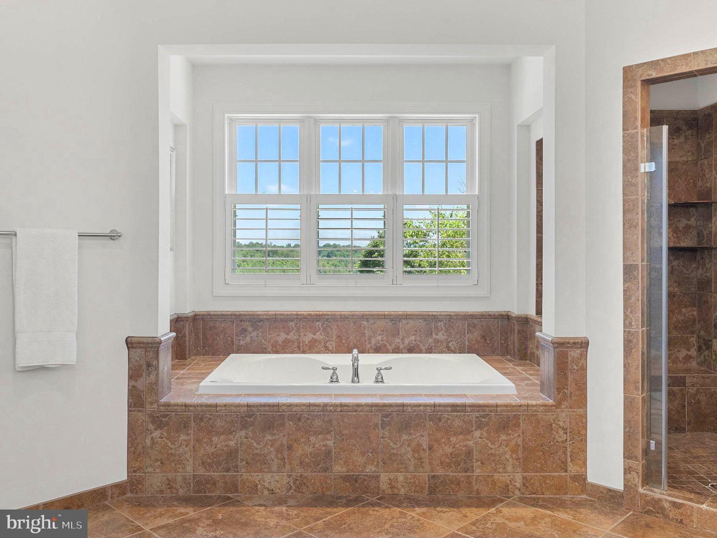 22077 OATLANDS RD, ALDIE, Virginia 20105, 5 Bedrooms Bedrooms, ,5 BathroomsBathrooms,Residential,For sale,22077 OATLANDS RD,VALO2101470 MLS # VALO2101470