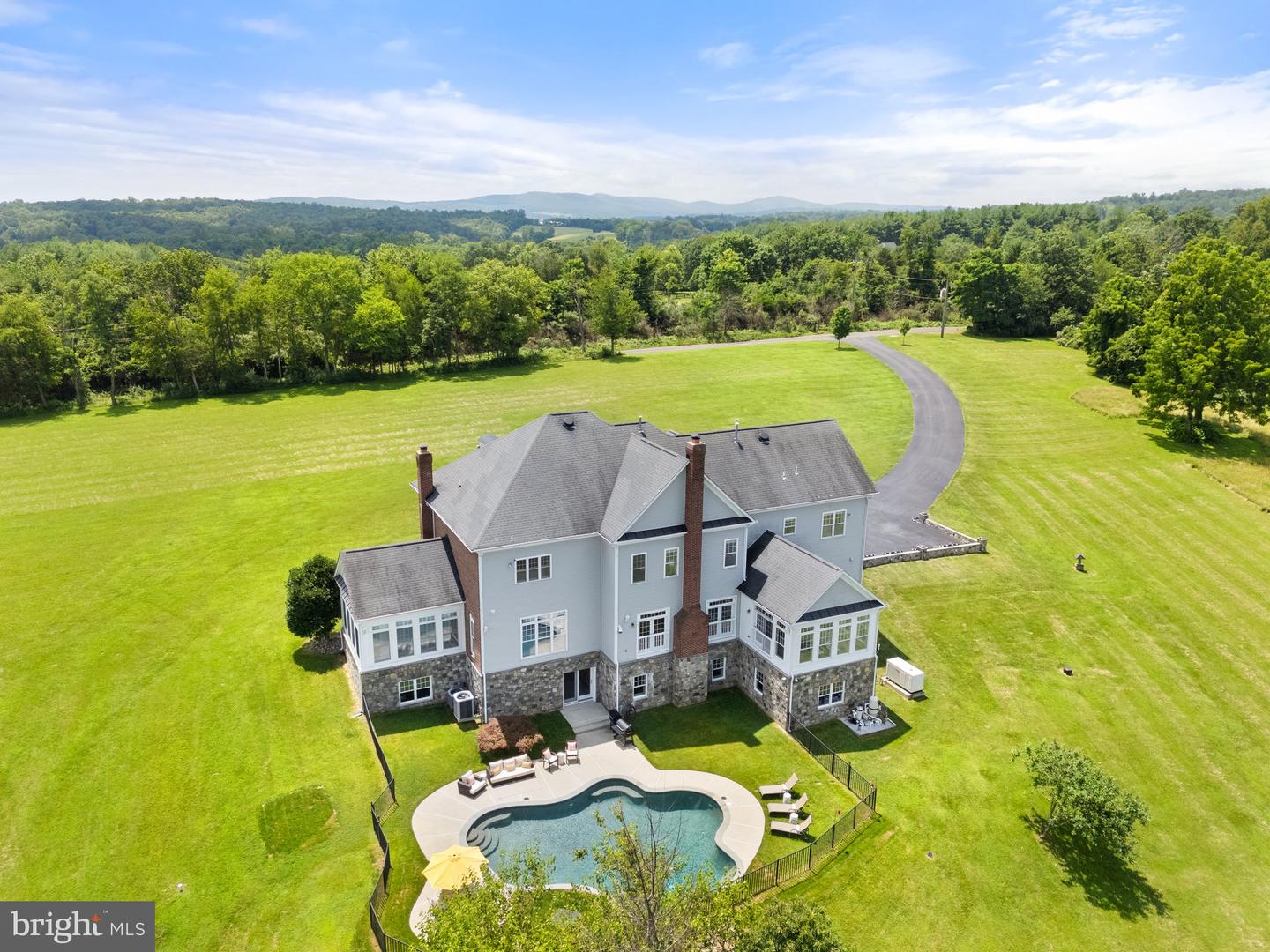 22077 OATLANDS RD, ALDIE, Virginia 20105, 5 Bedrooms Bedrooms, ,5 BathroomsBathrooms,Residential,For sale,22077 OATLANDS RD,VALO2101470 MLS # VALO2101470