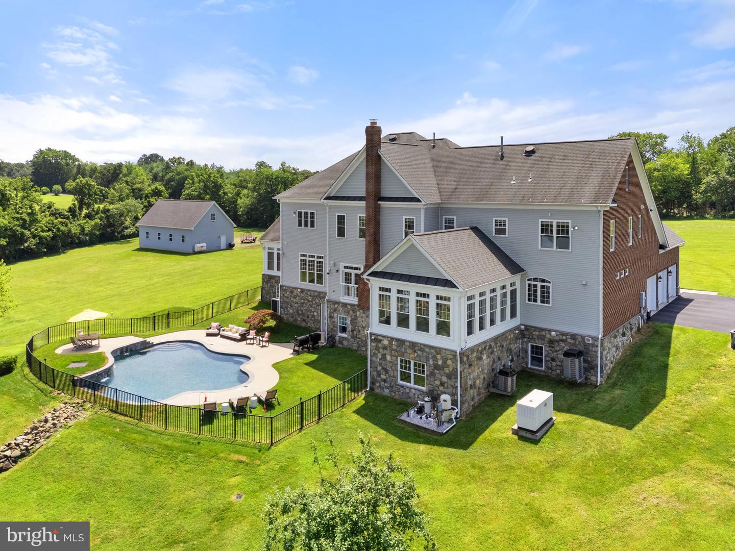 22077 OATLANDS RD, ALDIE, Virginia 20105, 5 Bedrooms Bedrooms, ,5 BathroomsBathrooms,Residential,For sale,22077 OATLANDS RD,VALO2101470 MLS # VALO2101470