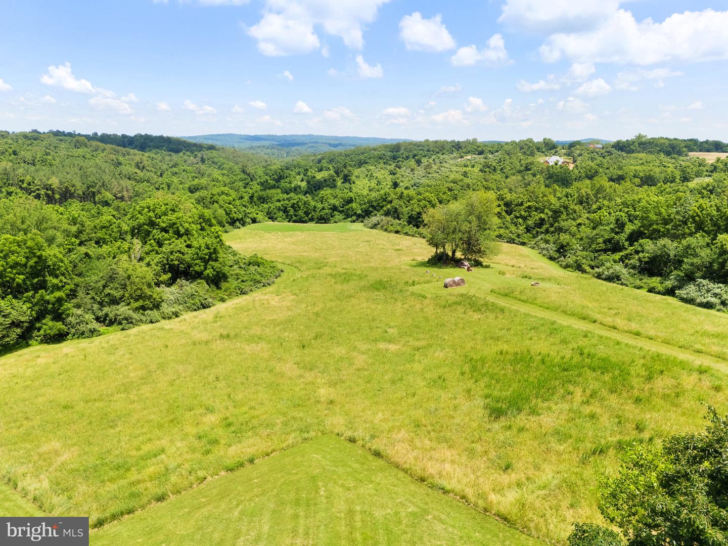 22077 OATLANDS RD, ALDIE, Virginia 20105, 5 Bedrooms Bedrooms, ,5 BathroomsBathrooms,Residential,For sale,22077 OATLANDS RD,VALO2101470 MLS # VALO2101470