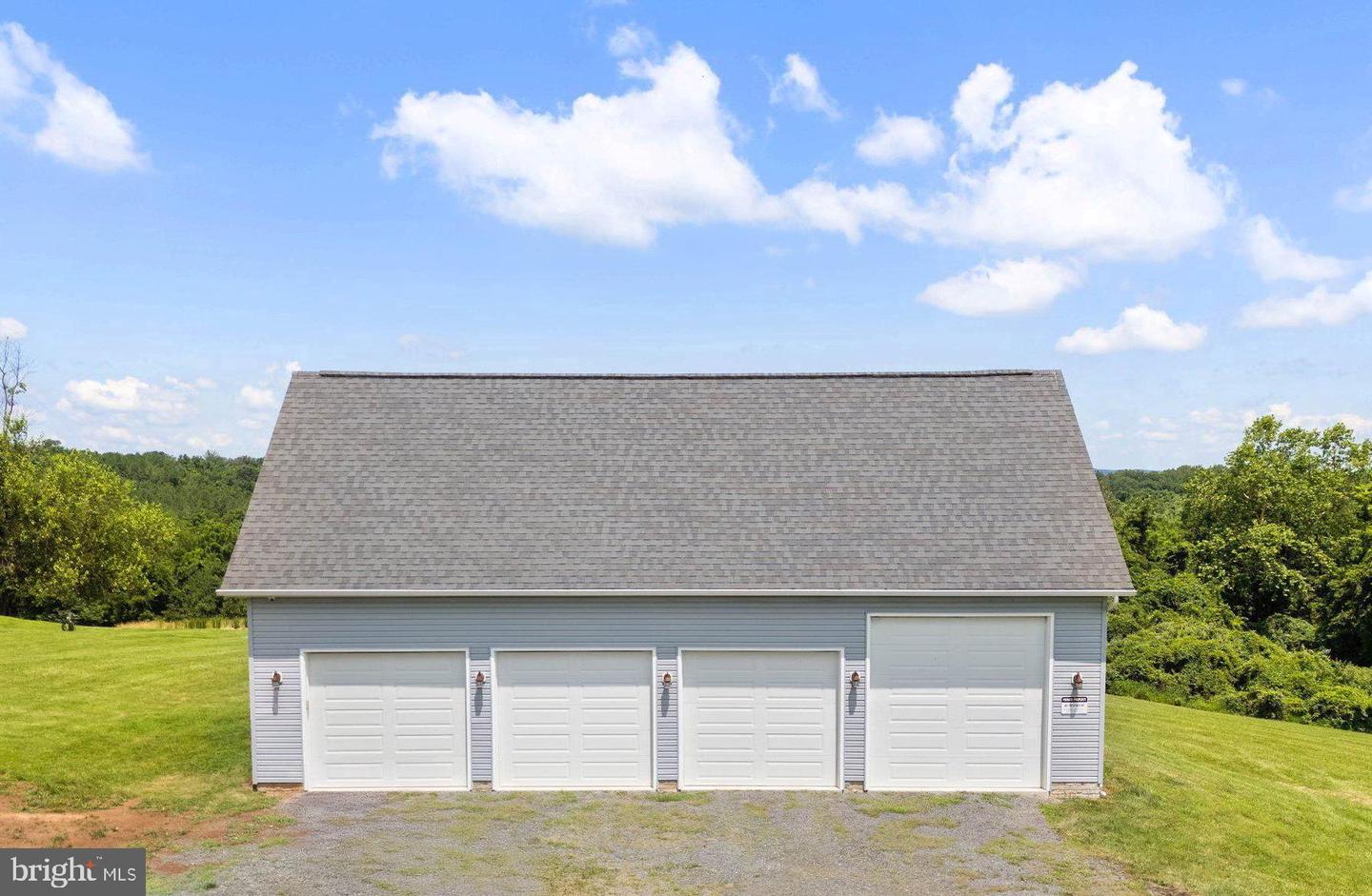 22077 OATLANDS RD, ALDIE, Virginia 20105, 5 Bedrooms Bedrooms, ,5 BathroomsBathrooms,Residential,For sale,22077 OATLANDS RD,VALO2101470 MLS # VALO2101470