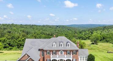 22077 OATLANDS RD, ALDIE, Virginia 20105, 5 Bedrooms Bedrooms, ,5 BathroomsBathrooms,Residential,For sale,22077 OATLANDS RD,VALO2101470 MLS # VALO2101470