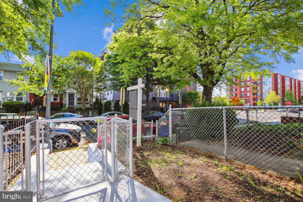 1110 3RD ST NE, WASHINGTON, District Of Columbia 20002, 2 Bedrooms Bedrooms, ,1 BathroomBathrooms,Residential,For sale,1110 3RD ST NE,DCDC2209022 MLS # DCDC2209022