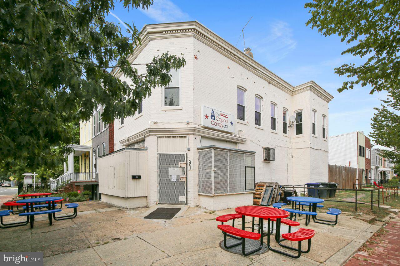 1110 3RD ST NE, WASHINGTON, District Of Columbia 20002, 2 Bedrooms Bedrooms, ,1 BathroomBathrooms,Residential,For sale,1110 3RD ST NE,DCDC2209022 MLS # DCDC2209022
