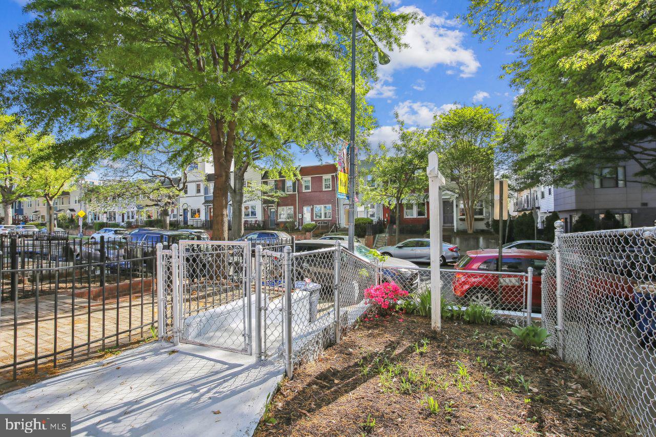 1110 3RD ST NE, WASHINGTON, District Of Columbia 20002, 2 Bedrooms Bedrooms, ,1 BathroomBathrooms,Residential,For sale,1110 3RD ST NE,DCDC2209022 MLS # DCDC2209022