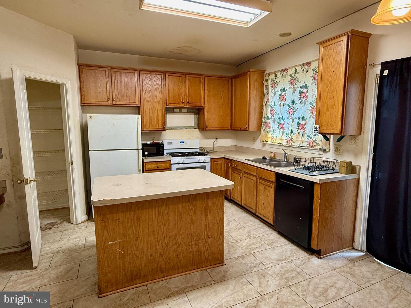 13133 PARK CRESCENT CIR, HERNDON, Virginia 20171, 4 Bedrooms Bedrooms, ,3 BathroomsBathrooms,Residential,For sale,13133 PARK CRESCENT CIR,VAFX2253816 MLS # VAFX2253816