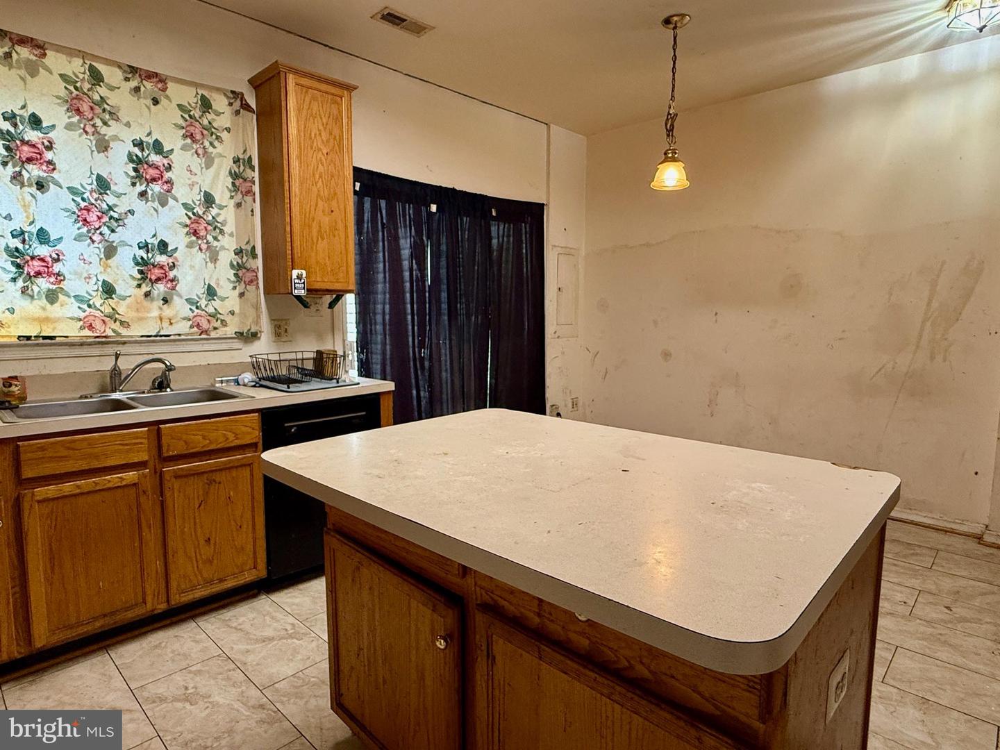 13133 PARK CRESCENT CIR, HERNDON, Virginia 20171, 4 Bedrooms Bedrooms, ,3 BathroomsBathrooms,Residential,For sale,13133 PARK CRESCENT CIR,VAFX2253816 MLS # VAFX2253816