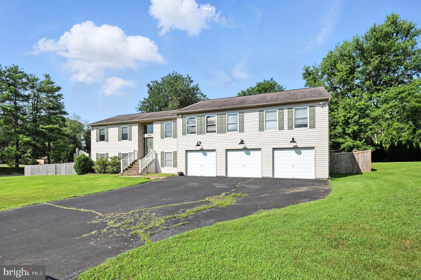 7314 WESTMORELAND DR, WARRENTON, Virginia 20187, 4 Bedrooms Bedrooms, ,3 BathroomsBathrooms,Residential,For sale,7314 WESTMORELAND DR,VAFQ2017360 MLS # VAFQ2017360