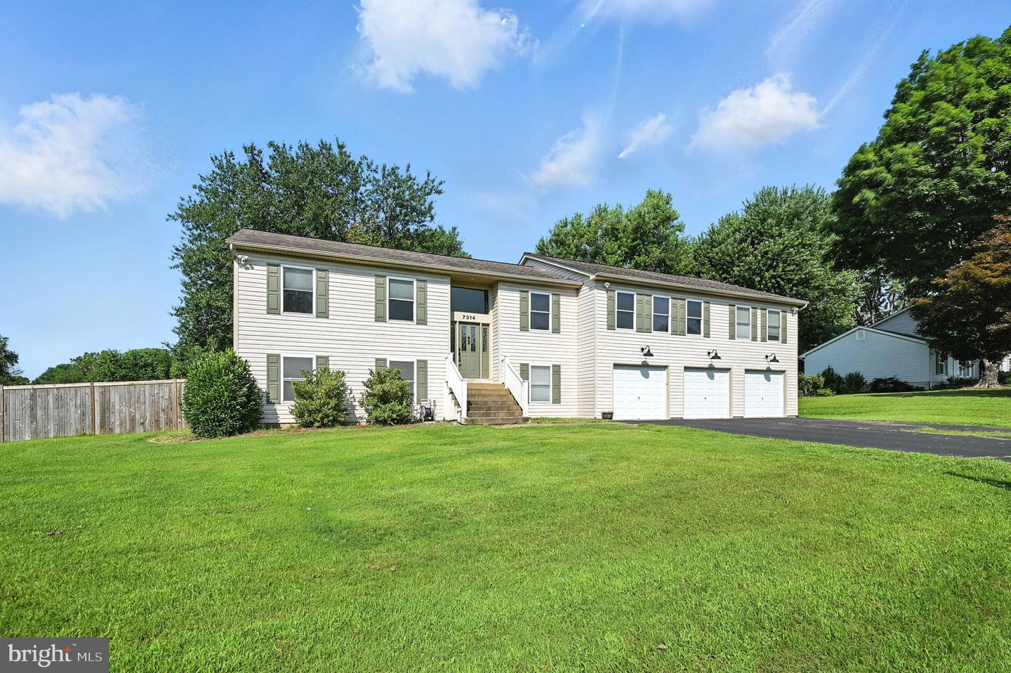7314 WESTMORELAND DR, WARRENTON, Virginia 20187, 4 Bedrooms Bedrooms, ,3 BathroomsBathrooms,Residential,For sale,7314 WESTMORELAND DR,VAFQ2017360 MLS # VAFQ2017360
