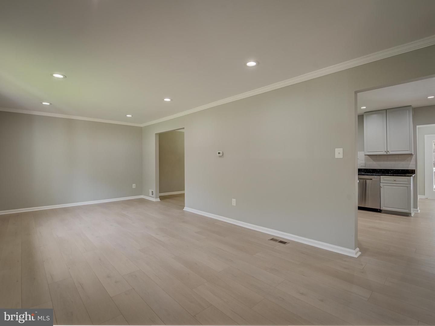 6812 LANDOR LN, SPRINGFIELD, Virginia 22152, 5 Bedrooms Bedrooms, ,4 BathroomsBathrooms,Residential,For sale,6812 LANDOR LN,VAFX2254344 MLS # VAFX2254344