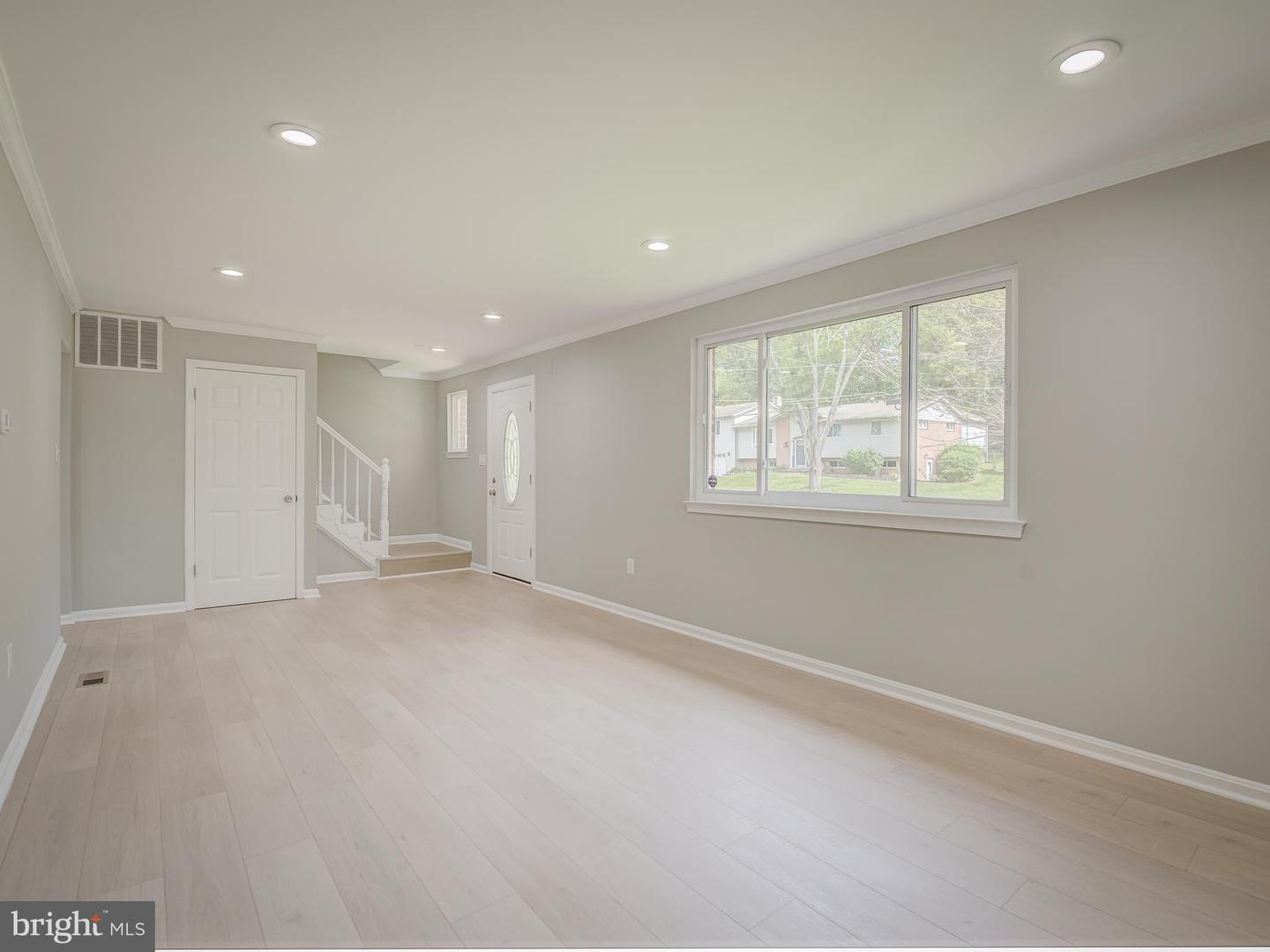 6812 LANDOR LN, SPRINGFIELD, Virginia 22152, 5 Bedrooms Bedrooms, ,4 BathroomsBathrooms,Residential,For sale,6812 LANDOR LN,VAFX2254344 MLS # VAFX2254344