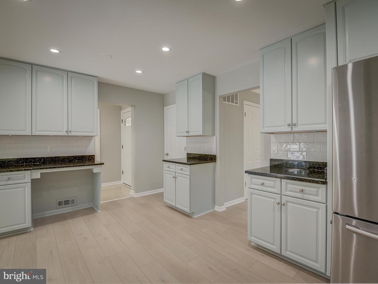 6812 LANDOR LN, SPRINGFIELD, Virginia 22152, 5 Bedrooms Bedrooms, ,4 BathroomsBathrooms,Residential,For sale,6812 LANDOR LN,VAFX2254344 MLS # VAFX2254344